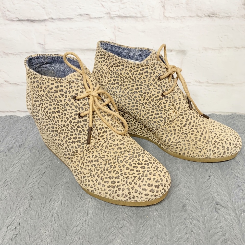 Womens Toms lace up leopard wedges